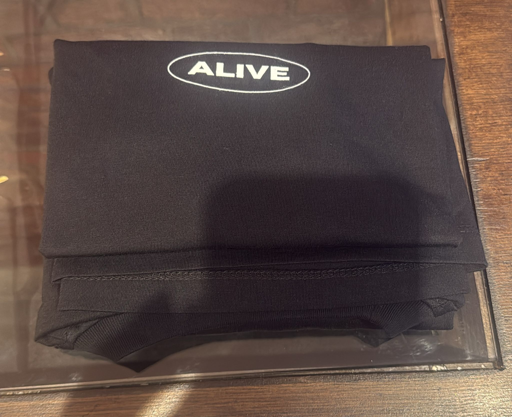 Black Alive T-Shirt + 1 redbull gratis